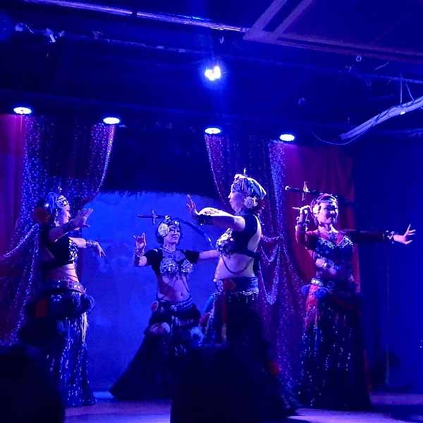 巫belly dance